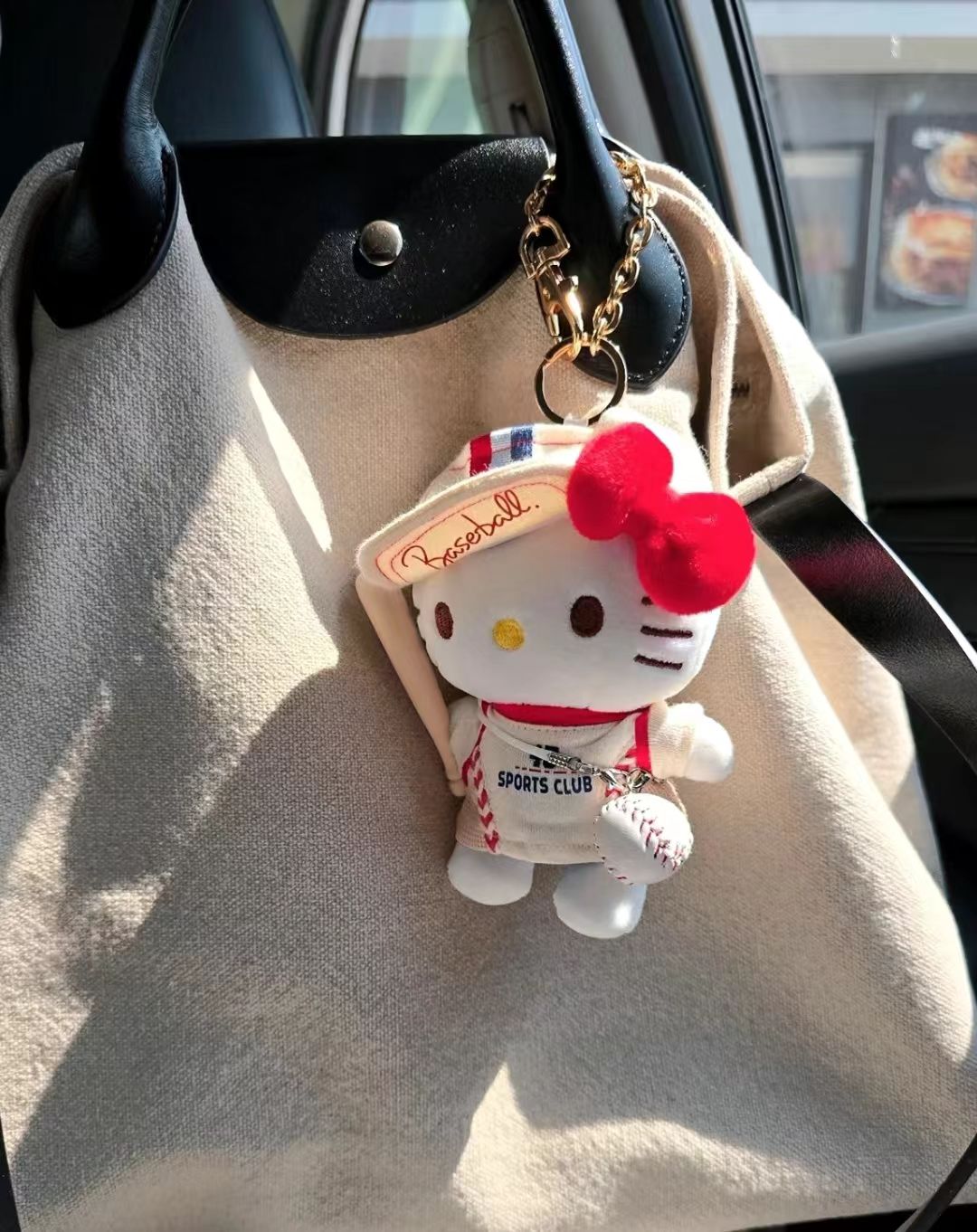 Its beauty lies in those tiny details: just the right expression, even and dense stitches. This sincerity makes the cure no longer empty talk. It is a safe corner for me in a troubled world, which is extremely precious.