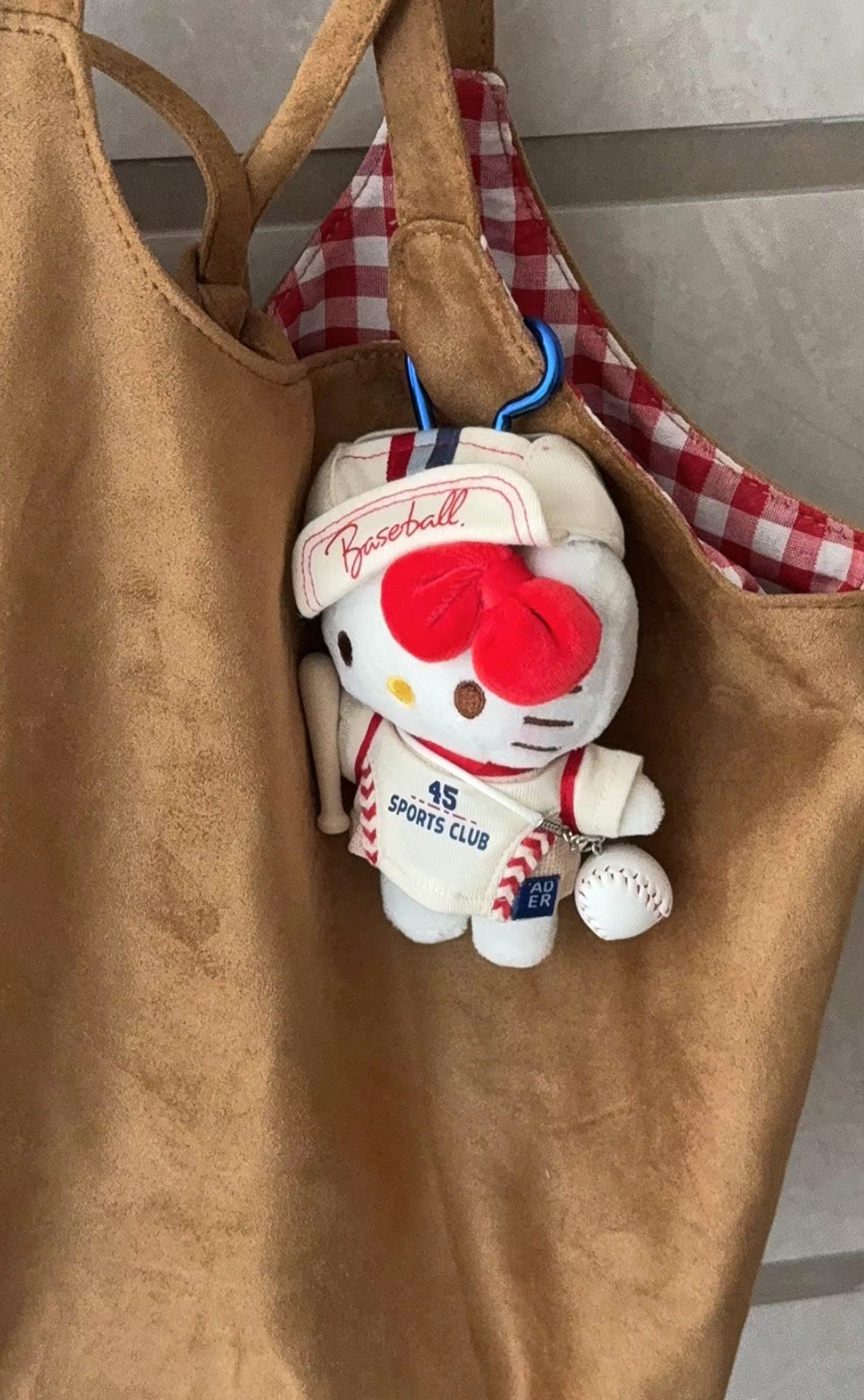 Logistics is surprisingly fast! I thought it would take a long time to make it by hand, but I didn't expect to receive it in a few days. The customer service is also very friendly, answering all my questions about size and material, and experiencing full marks.