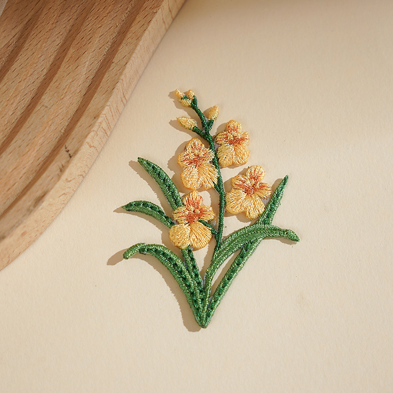 Sunflower ironing patch, hand-embroidered flowers, with adhesive backing, for repairing clothes and bags ~ Fresh Flower Series(1)