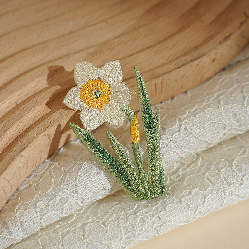 Sunflower ironing patch, hand-embroidered flowers, with adhesive backing, for repairing clothes and bags ~ Fresh Flower Series(2)