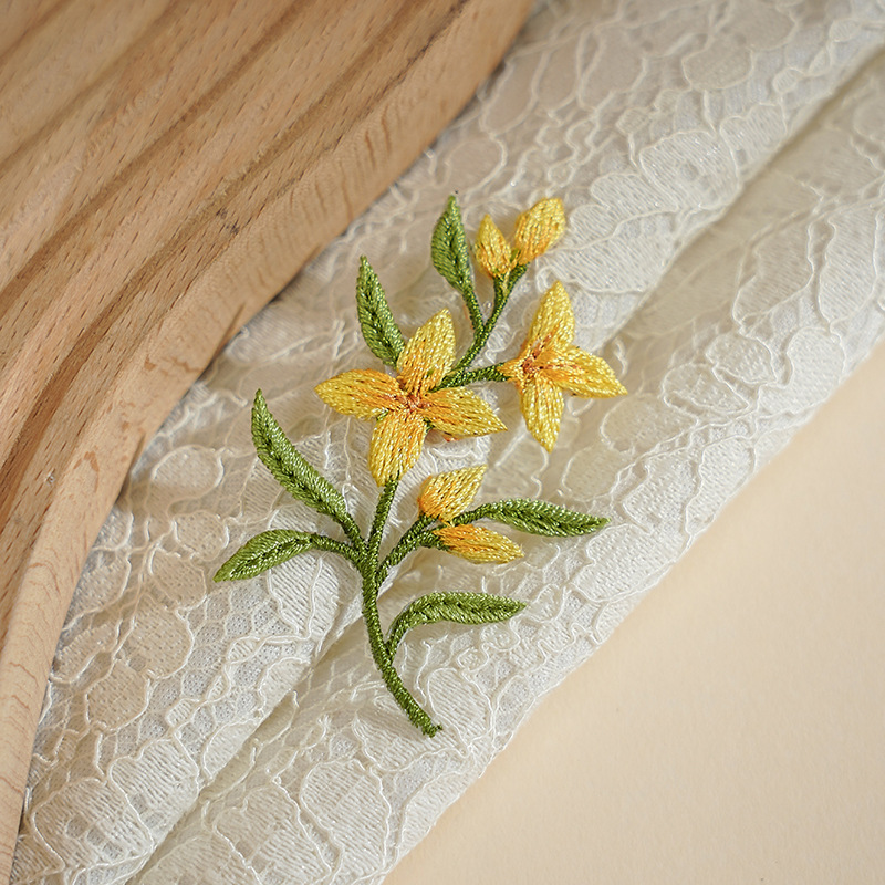 Sunflower ironing patch, hand-embroidered flowers, with adhesive backing, for repairing clothes and bags ~ Fresh Flower Series(2)